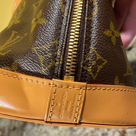 Louis Vuitton Alma PM - Picture 2 of 16